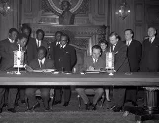Külkapcsolat - Ghánai - magyar kereskedelmi egyezmény aláírása 