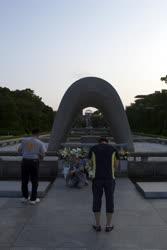 Városkép - Hirosima - Az Atombomba Áldozatainak Síremléke