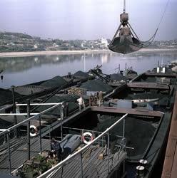 Ipar - Sztálinvárosi ipari kikötő