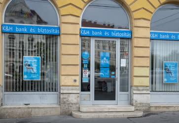 Pénzügy - Budapest - Kereskedelmi és Hitelbank fiók