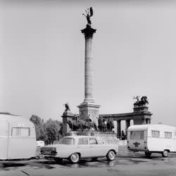 Idegenforgalom - Német lakókocsis turisták Budapesten