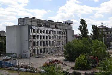 Épület - Budapest - Bontják a volt Kontrax székházat