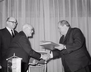 Külkapcsolat - Az 1965. évi magyar-NDK árucsere-forgalmi és fizetési jegyzőkönyv aláírása