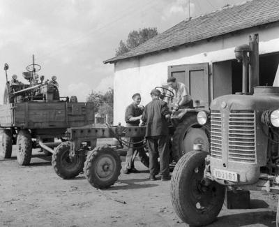 Mezőgazdaság - Balatonnagybereki Állami Gazdaság gépműhelye