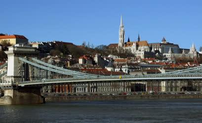 Városkép - Budapest - A budai Vár részlete a Lánchíddal