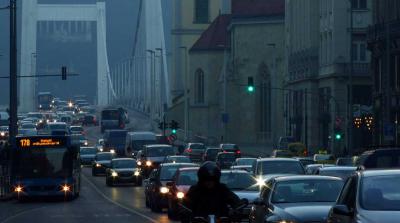 Közlekedés - Budapest - Gépjárművek csúcsforgalomban