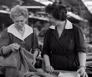 Ipar - Kitüntetés - Kiváló dolgozók a textiliparban
