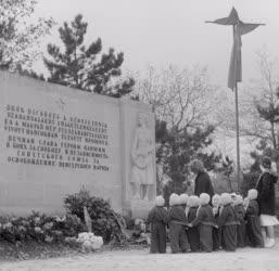 Városkép - Budapest - Szovjet hősi emlékmű a Rege parkban
