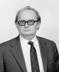 Kitüntetés - Az 1985. évi Állami Díjasok - Szűcs Jenő történész