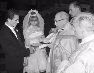 Házasság - Albert Flórián esküvője