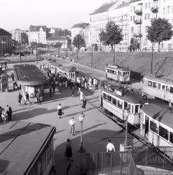 Közlekedés - Budapesti utcaképek