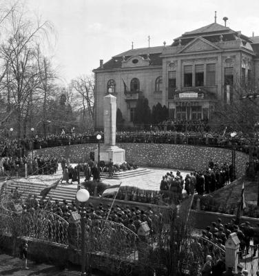 Ünnep - Április 4-i ünnepség Tatabányán