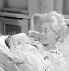 Életkép - 1964 első újszülöttje