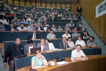 Belpolitika - Pártok - Az MSZP II. országos kongresszusa