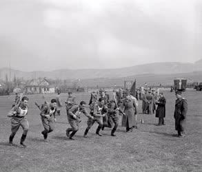 Sport - Honvédelem - A Néphadsereg 1956. évi mezei futóversenye