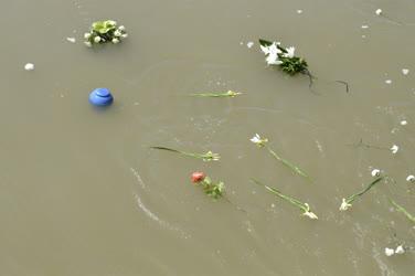 Kegyelet - Budapest - Hajós temetés a Dunán
