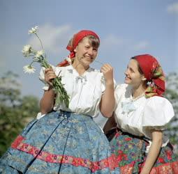 Kultúra - Folklór - Sárpilisi népi együttes