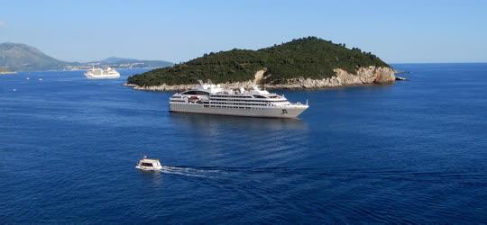 Vízi közlekedés - Dubrovnik - Hajók az Adriai-tengeren