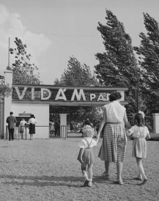 Szórakozás - Sztálinvárosi vidámpark