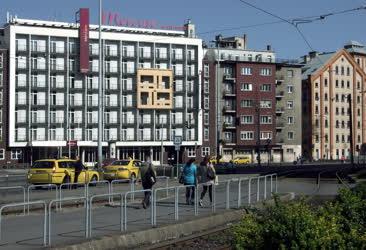 Városkép - Budapest - Felújított épületek a Soroksári úton