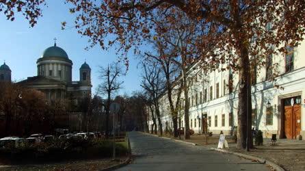 Oktatás - Esztergom - Iskolaépület a Kanonok-soron
