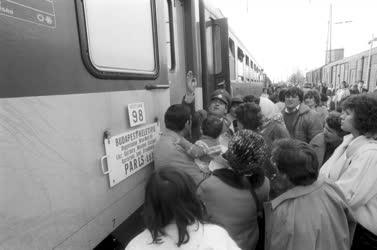 Külpolitika - Romániai menekültek rohama