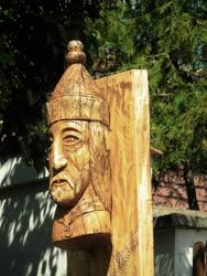 Műalotás - Kisoroszi - Árpád fejedelem fából készült szobra