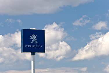 Tárgy - budapest - A Peugeot autószalon emblémája