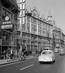 Városkép - Budapest - Forgalom a Felszabadulás téren