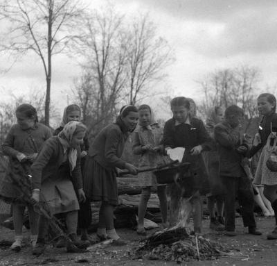 A szerző válogatása - Paszabi gyerekek