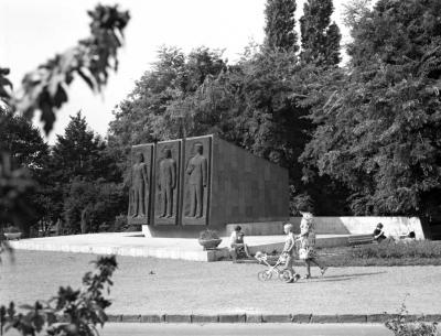 Emlékmű - Kun Béla téri emlékmű