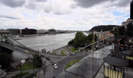 Városkép - Budapest - Clark Ádám tér