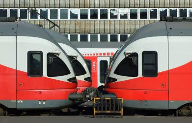 Közlekedés - Budapest - A vasúti személyszállítás modern eszközei