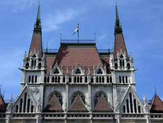 Épület - Budapest - A Parlament épületének részlete