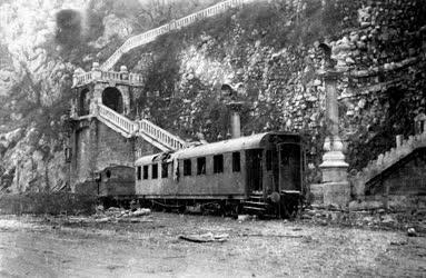 Történelem - Háború - Kilőtt vasúti kocsi