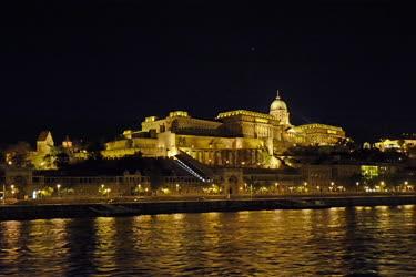 Városkép - Budapest - A Budai Vár esti kivilágításban