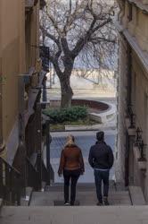 Életkép -  Budapest - Gyalogosok az Öntőház utcai lépcsőn