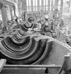 Ipar - Turbinaóriás épül a Láng Gépgyárban