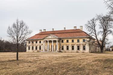 Műemlék - Lovasberény - Cziráky-kastély 