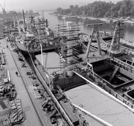 Ipar - Magyar Hajó- és Darugyár - Külföldi megrendelések