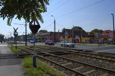 Közlekedés - Budapest - Vonat, villamos és közúti kereszteződés