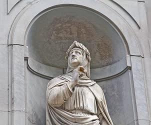 Firenze - Francesco Petrarca szobra