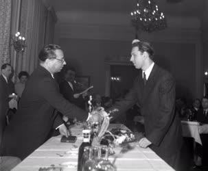 Kitüntetés - Irodalmi és művészeti díjak 1956-ban