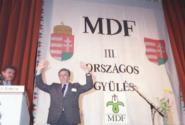 Párt - Megkezdődött az MDF III. országos gyűlése