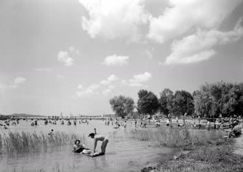 Szabadidő - Nyaralás - Balatonfüredi strand