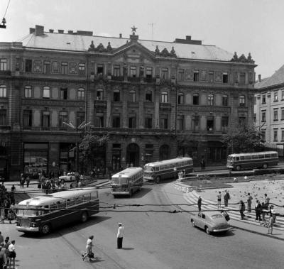 Közlekedés - Járműipar - 20 autóbuszt kapott Pécs