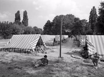 Szabadidő - Munkaerőtartalékok Hivatala - Balatonlellei üdülő