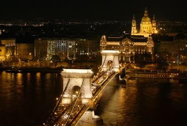  Budapest - A Lánchíd és környéke