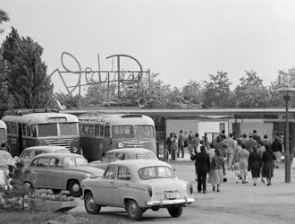 Szabadidő - Sztálinváros - Vidámpark