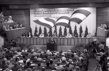 Tanácskozás - A Hazafias Népfront kongresszusa